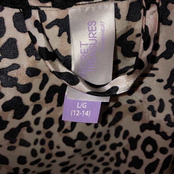 SOLD- Robe/Gown/Cover Up - Picture 3 of 3